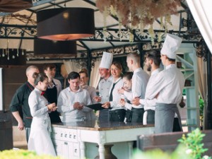 How to Run a Restaurant: 8 Running a Restaurant Tips